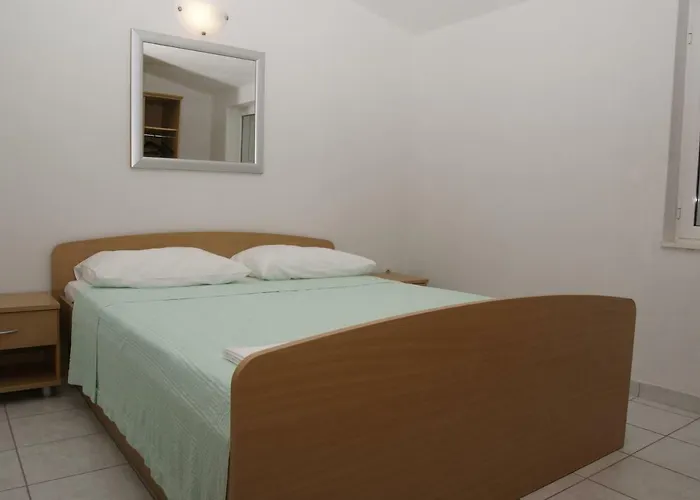 Apartament Bisevo *